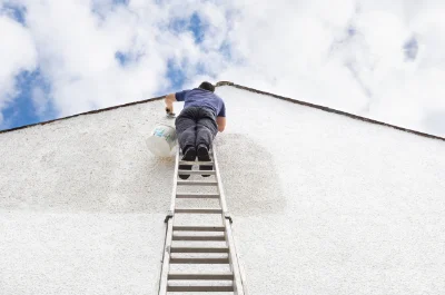 Peinture extérieure à Vias — façades et ravalement